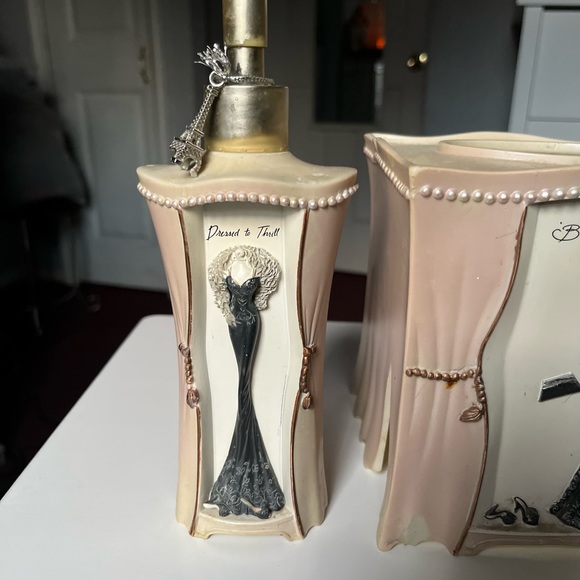 *SOLD* Vintage Chic Bathroom Decor - Set of 3 - Picture 4 of 8